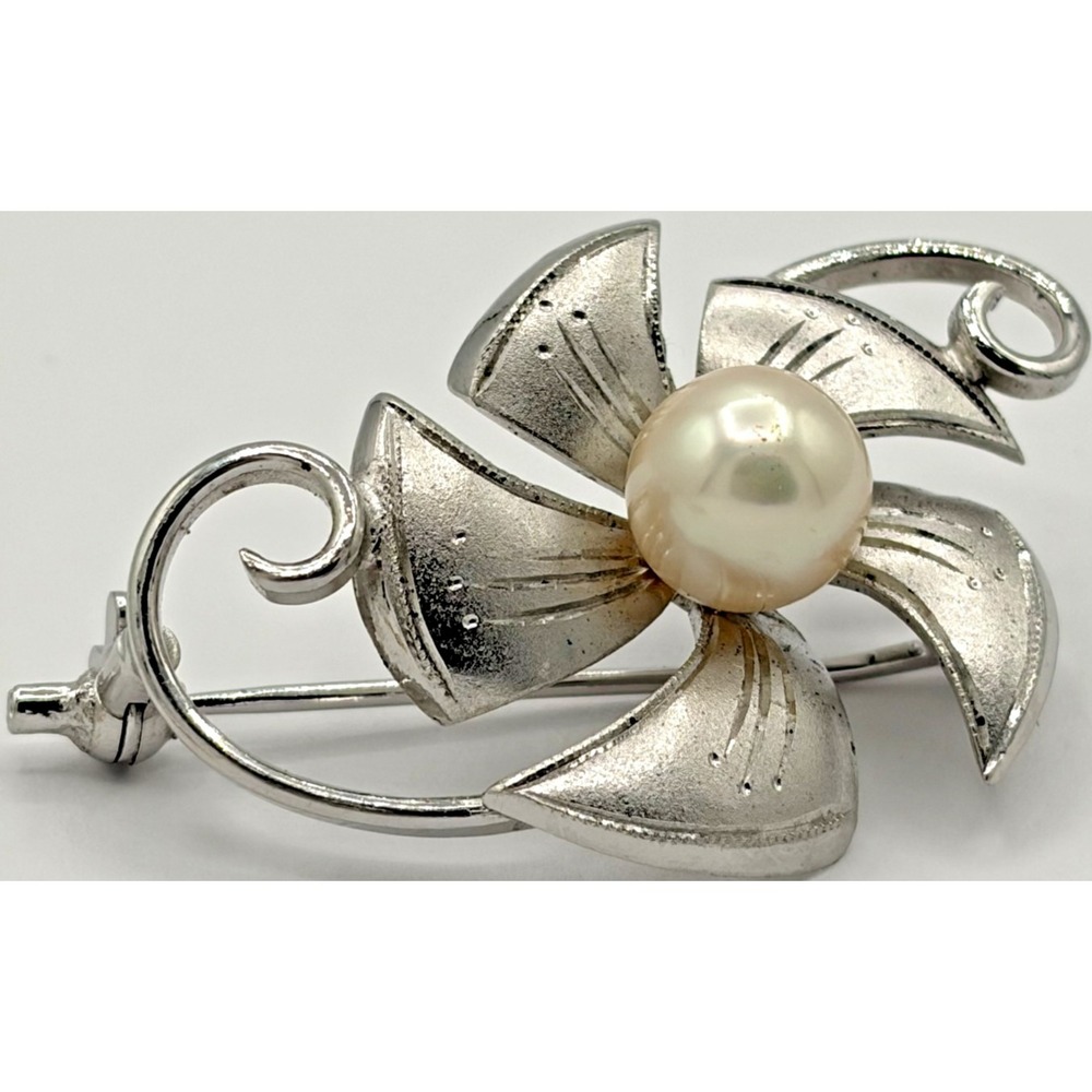 Vintage Silver Tone White Cultured Pearl Pinwheel Flower Brooch with Box